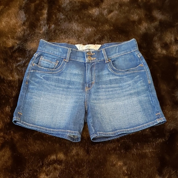 Levi's Pants - LEVI SHORTS